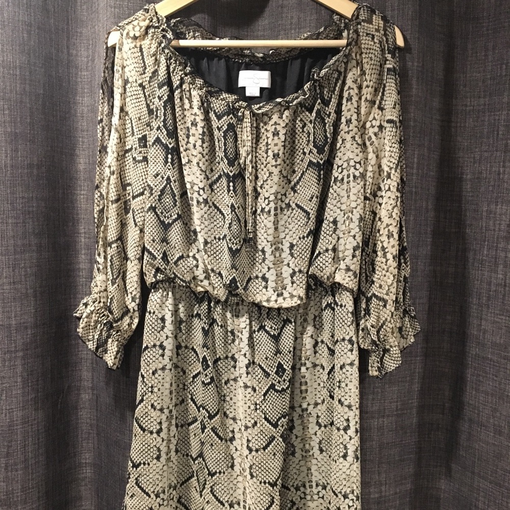 Jessica Simpson could shoulder dress